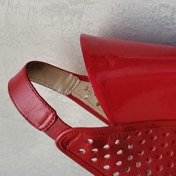 Kenneth Cole Reaction Leather Red Wedge Peep Toe Slingback Sandals SIZE: 10M - Picture 10 of 16